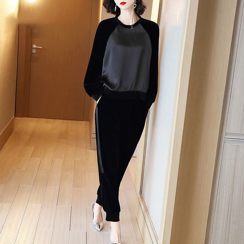 Wholesale Women's Comfortable Black 2 Piece Velvet Tracksuit Long Sleeve Long Pants Sets